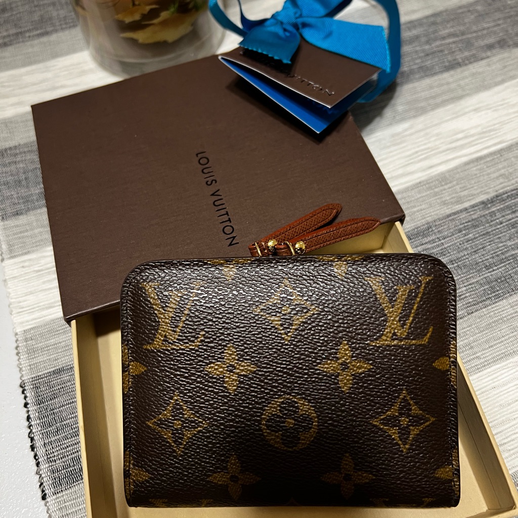 Lv Pristine Compact Wallet Euc